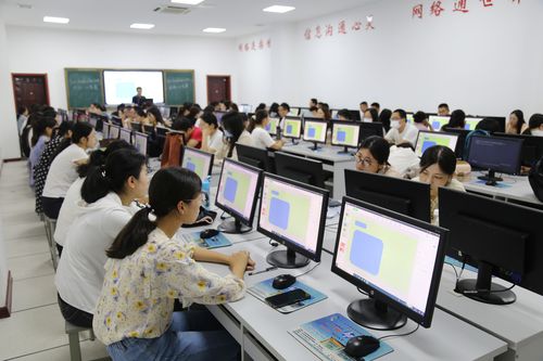 教育信息化培训为教师们在教学过程中灵活使用学科应用工具,创设生动